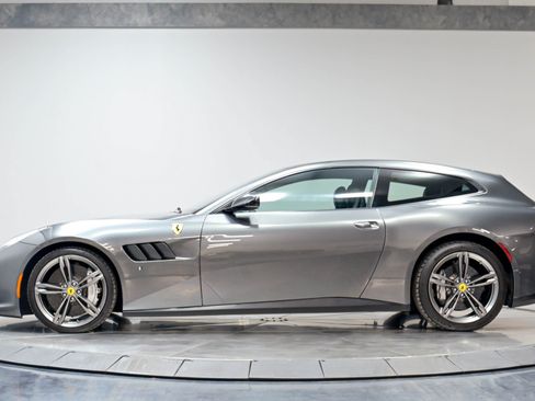 Used 2017 Ferrari GTC4Lusso AWD/4WD image 64