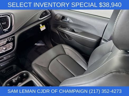 New 2026 Chrysler Pacifica Select FWD image 22