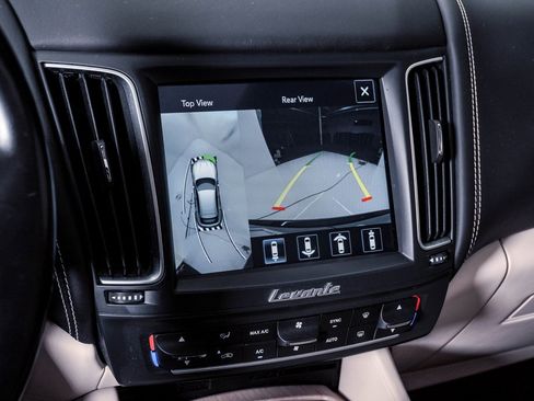 Used 2018 Maserati Levante image 22