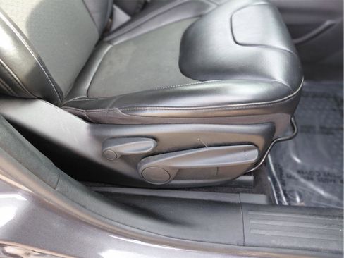 Used 2020 Jeep Cherokee Latitude Plus w/ Cold Weather Group image 13