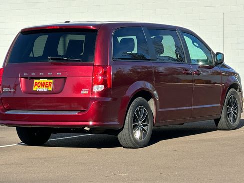 Used 2019 Dodge Grand Caravan GT image 4