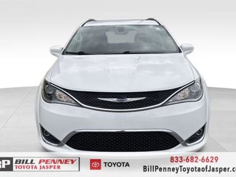 Used 2017 Chrysler Pacifica Touring-L w/ Tire & Wheel Group image 8