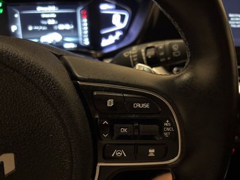 Certified 2022 Kia Niro EX Premium image 18