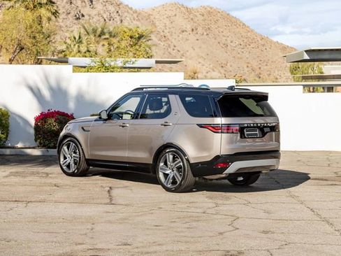 New 2025 Land Rover Discovery Metropolitan Edition AWD/4WD image 9