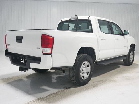 Used 2017 Toyota Tacoma SR image 5