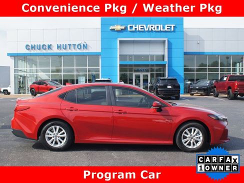 Used 2025 Toyota Camry LE w/ Convenience Package FWD image 1