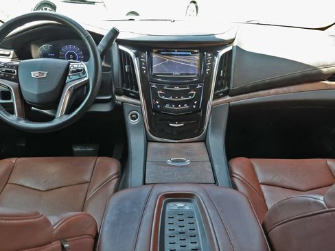 Used 2016 Cadillac Escalade ESV Luxury RWD image 2