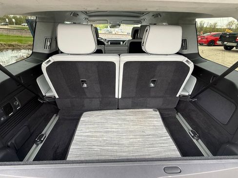 Used 2023 Rivian R1S Adventure AWD/4WD image 14