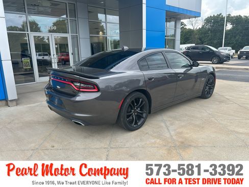 Used 2016 Dodge Charger R/T w/ Blacktop Package RWD image 4