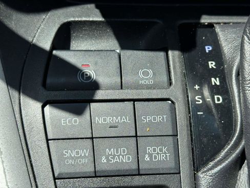 Used 2019 Toyota RAV4 LE AWD/4WD image 24