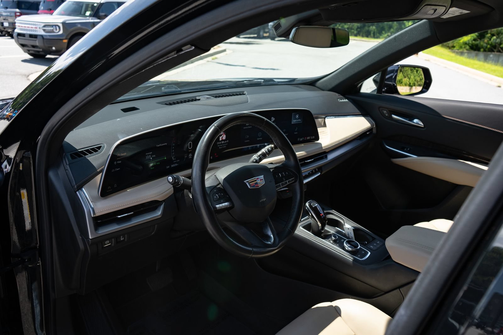 Used 2025 Cadillac XT4 Premium Luxury FWD image 13