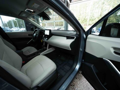 Used 2024 Toyota Corolla Cross L image 26