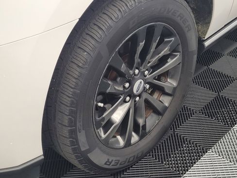 Used 2019 Ford Expedition Limited RWD image 31
