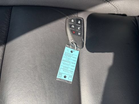Used 2025 Chevrolet Suburban Z71 AWD/4WD image 40