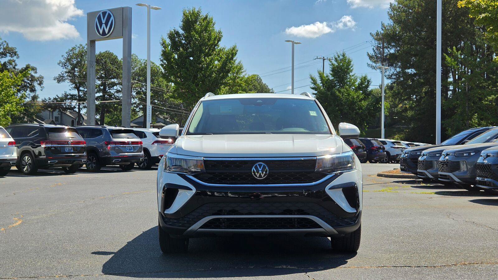 Certified 2023 Volkswagen Taos SE w/ Panoramic Sunroof Package FWD image 9