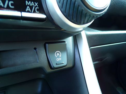 Used 2019 Toyota RAV4 LE w/ Carpet Mat Package AWD/4WD image 25