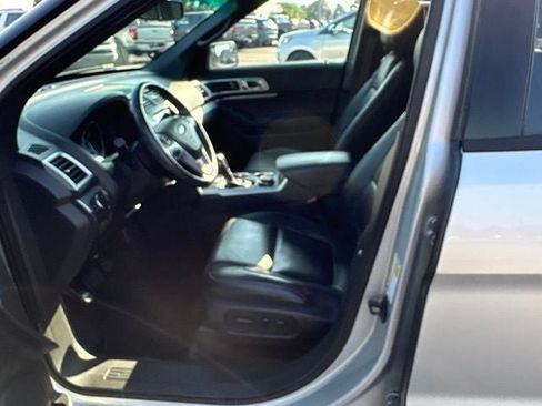 Used 2014 Ford Explorer XLT w/ Equipment Group 202A AWD/4WD image 20