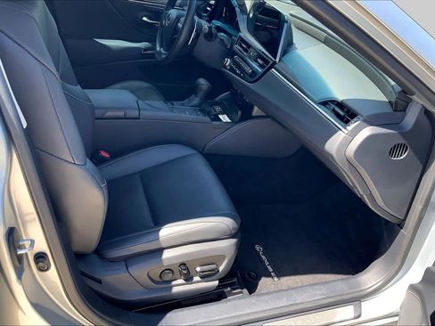Used 2022 Lexus ES 350 w/ Premium Package FWD image 9