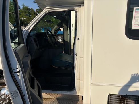 Used 2017 Ford E-350 and Econoline 350 Super Duty w/ Shuttle Bus Prep Package RWD image 19