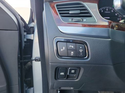 Used 2016 Hyundai Equus Signature image 20