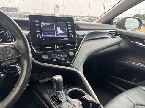 Used 2021 Toyota Camry SE image 14