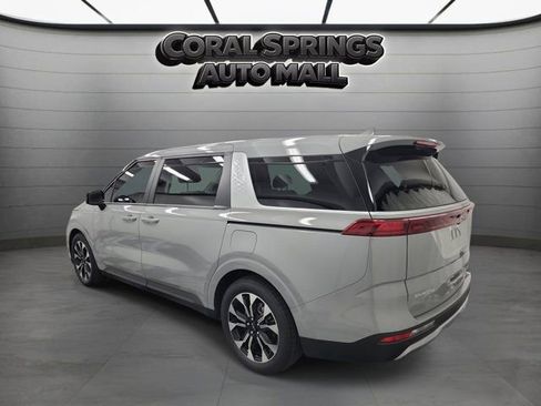 Used 2024 Kia Carnival EX FWD image 4