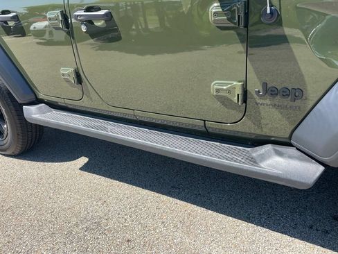 Used 2022 Jeep Wrangler Unlimited Sport AWD/4WD image 11