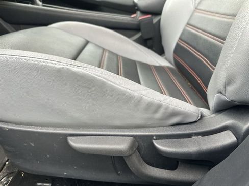 Used 2023 Nissan Kicks SR w/ SR Premium Package FWD image 16