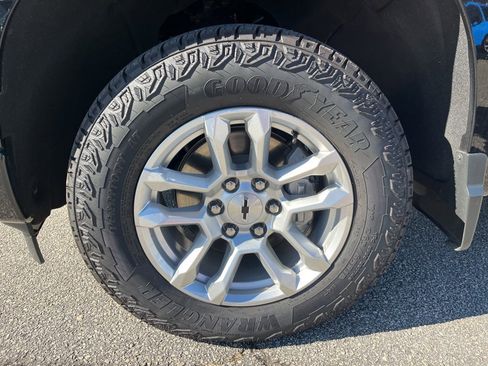 Used 2023 Chevrolet Silverado 1500 RST w/ Z71 Off-Road Package image 9