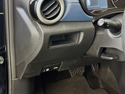 Used 2025 Nissan Versa SV FWD image 17