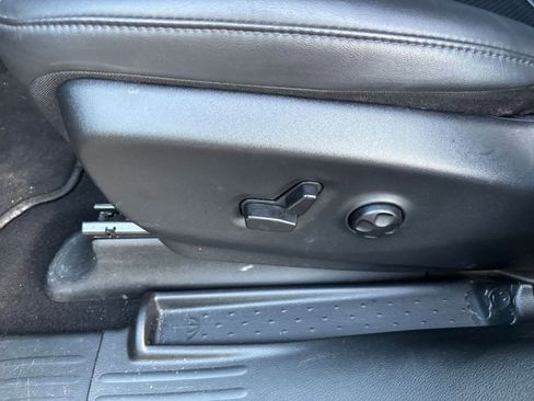 Used 2025 Chrysler Pacifica Select image 22