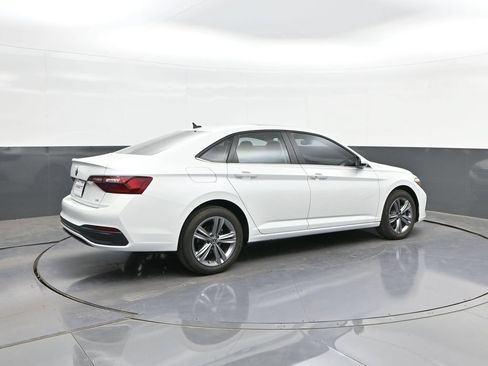 Used 2024 Volkswagen Jetta SE w/ Panoramic Sunroof Package FWD image 15