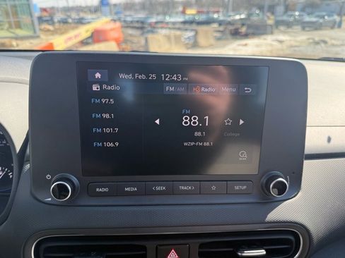 Used 2023 Hyundai Kona SE w/ Cargo Package image 10