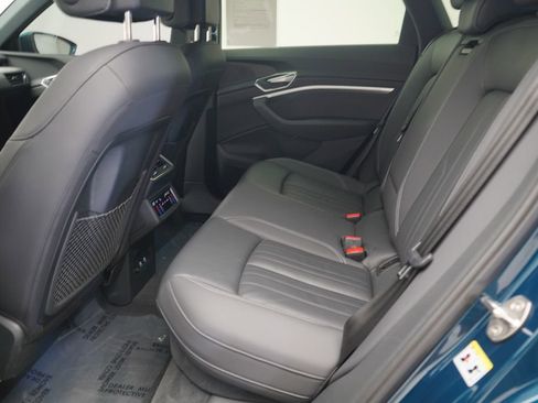 Certified 2022 Audi e-tron Premium image 7