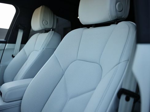 New 2026 Porsche Macan image 25