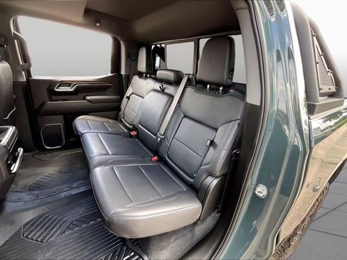 Used 2025 Chevrolet Silverado 1500 LT Trail Boss w/ Convenience Package II AWD/4WD image 40