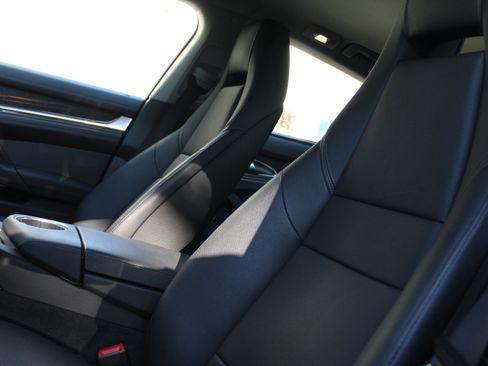 Used 2013 Porsche Panamera S image 5