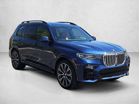 Used 2022 BMW X7 xDrive40i w/ M Sport Package AWD/4WD image 3