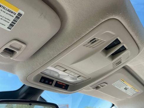 Used 2017 Chevrolet Cruze Premier FWD image 28