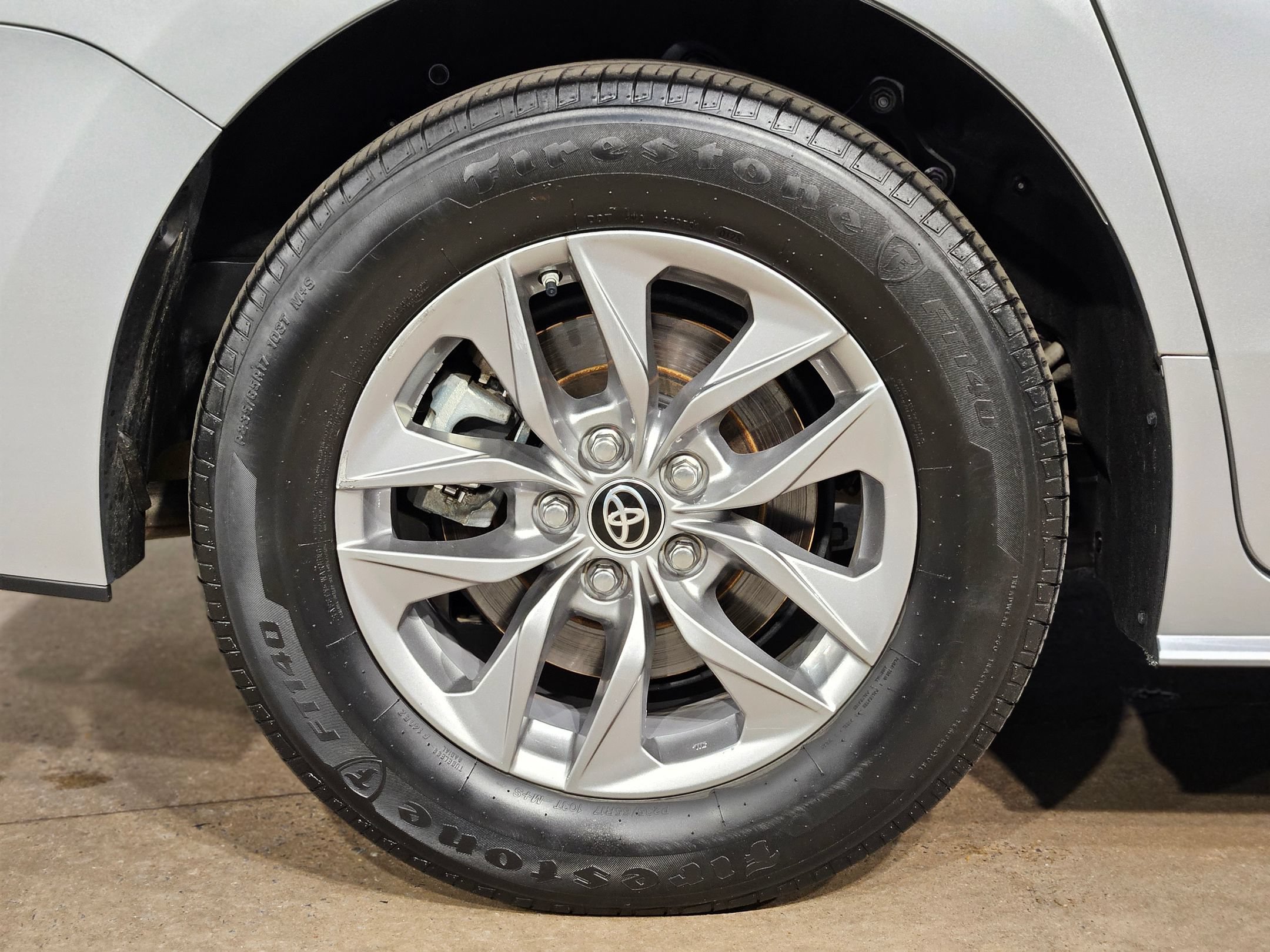 Used 2025 Toyota Sienna LE FWD image 17