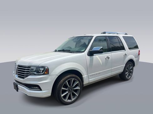 Used 2017 Lincoln Navigator Reserve AWD/4WD image 7
