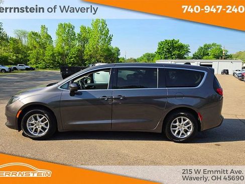 Used 2022 Chrysler Voyager LX FWD image 4