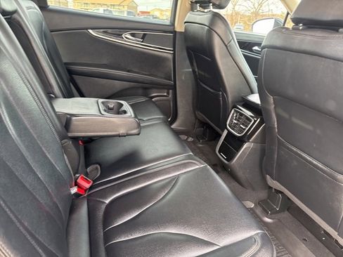 Used 2022 Lincoln Nautilus FWD w/ Premium Package image 18