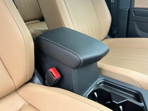 Certified 2023 Volkswagen Tiguan SE FWD image 34