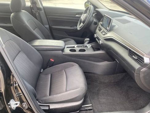 Used 2025 Nissan Altima 2.5 SV FWD image 40