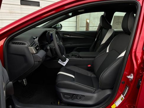 New 2026 Toyota Camry Hybrid FWD image 9