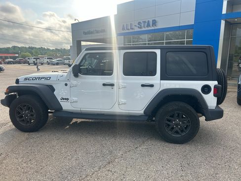 Used 2024 Jeep Wrangler Sport S image 3