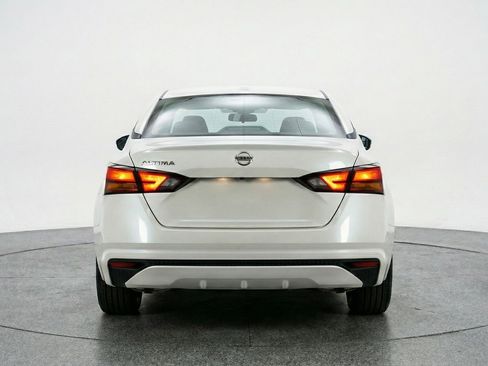 Used 2025 Nissan Altima 2.5 SV FWD image 7