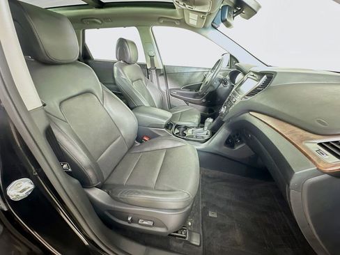 Used 2018 Hyundai Santa Fe SE image 7