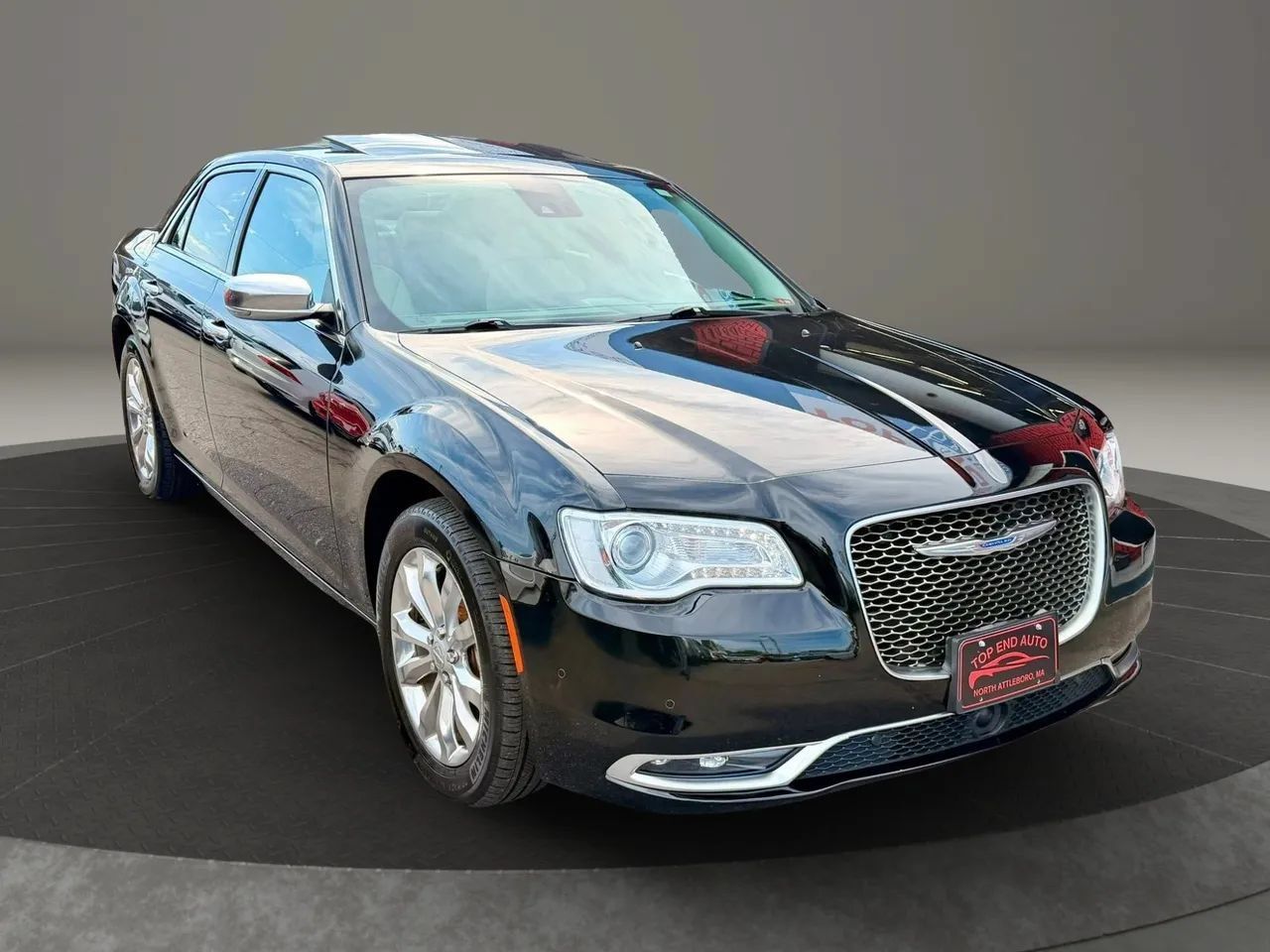 Used 2015 Chrysler 300 C Platinum w/ Harman/Kardon Audio Group AWD/4WD image 3